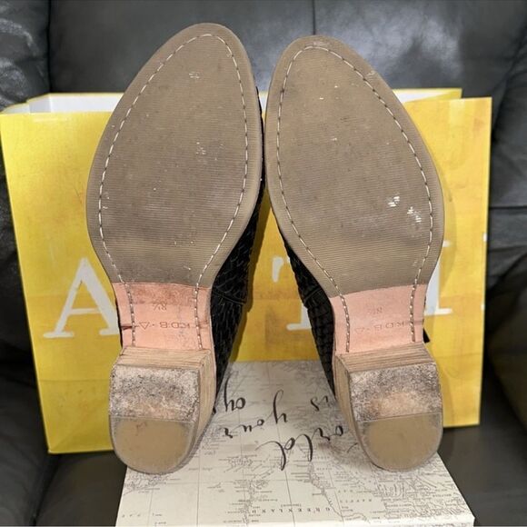 Anthro Kelsi Dagger 8.5 Black Criss Cross Leather Stack Block Heel Ankle Booties - Picture 9 of 10